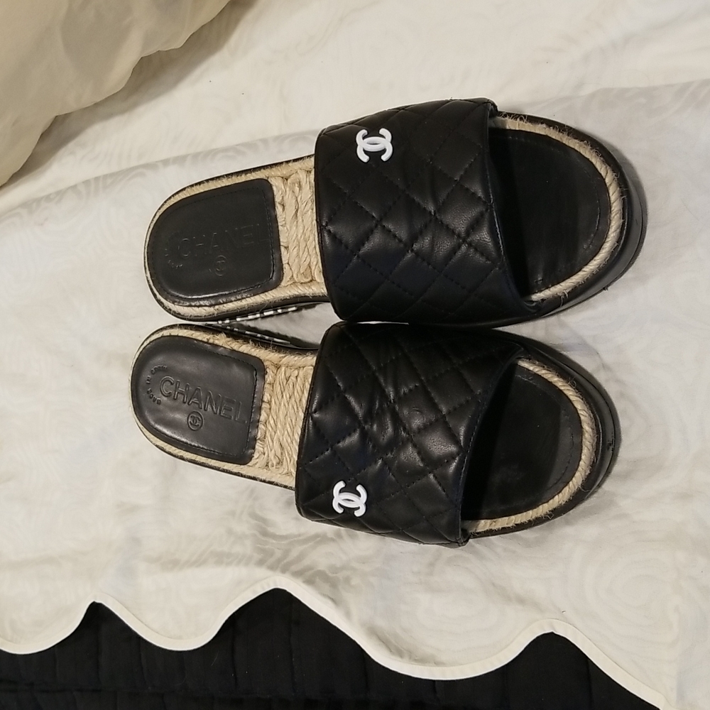 Chanel slides